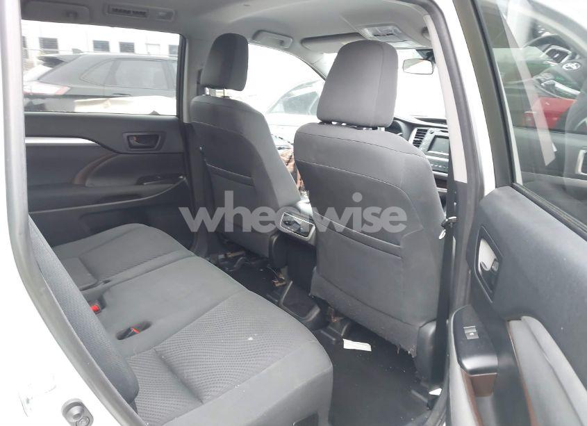 Photo 8 of 2017 Toyota Highlander LE (VIN 5TDZZRFH9HS209454)