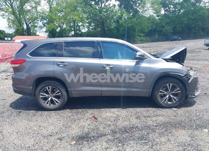 Photo 13 of 2017 Toyota Highlander LE (VIN 5TDZZRFH9HS220258)