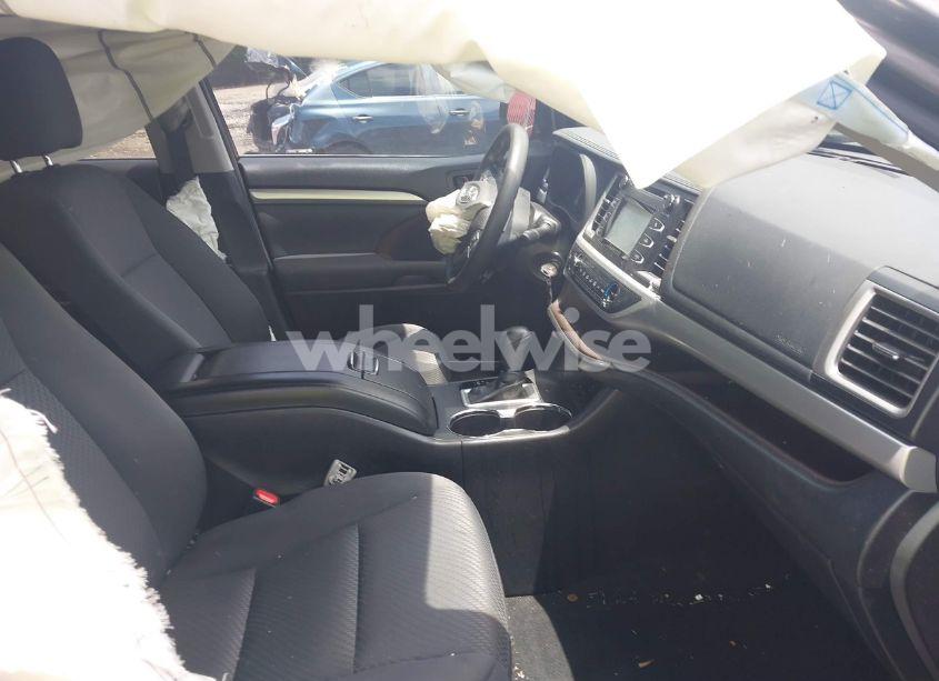 Photo 5 of 2017 Toyota Highlander LE (VIN 5TDZZRFH9HS220258)