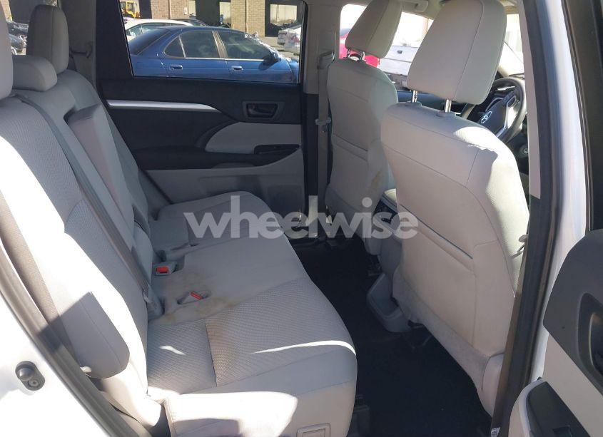 Photo 8 of 2018 Toyota Highlander LE (VIN 5TDZZRFH9JS278702)