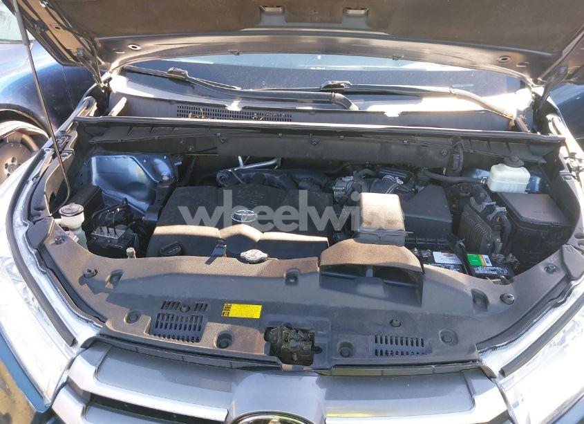 Photo 10 of 2019 Toyota Highlander LE (VIN 5TDZZRFH9KS290866)