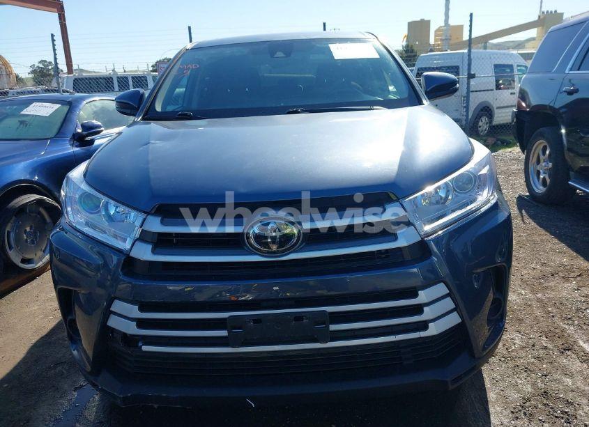 Photo 13 of 2019 Toyota Highlander LE (VIN 5TDZZRFH9KS290866)