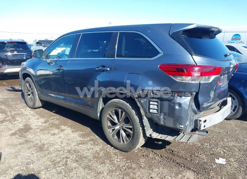 Photo 3 of 2019 Toyota Highlander LE (VIN 5TDZZRFH9KS290866)