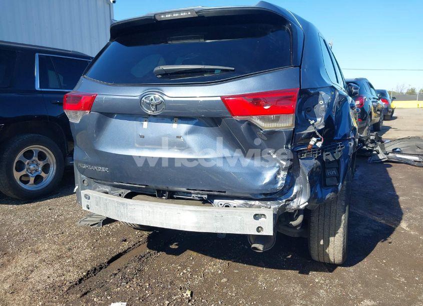 Photo 6 of 2019 Toyota Highlander LE (VIN 5TDZZRFH9KS290866)