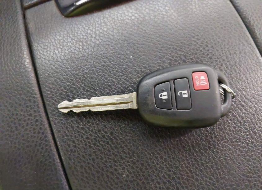 Photo 11 of 2019 Toyota Highlander LE (VIN 5TDZZRFH9KS304166)