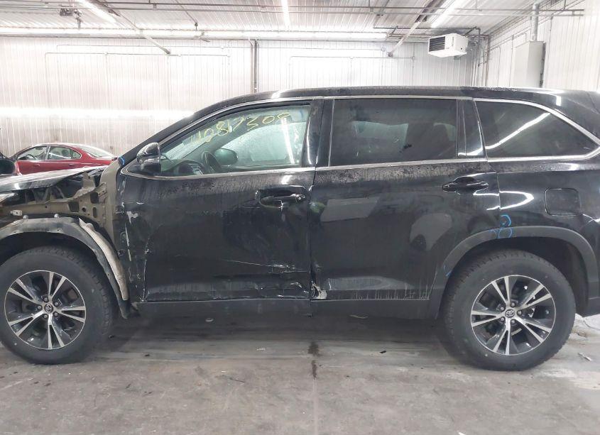 Photo 14 of 2019 Toyota Highlander LE (VIN 5TDZZRFH9KS304166)