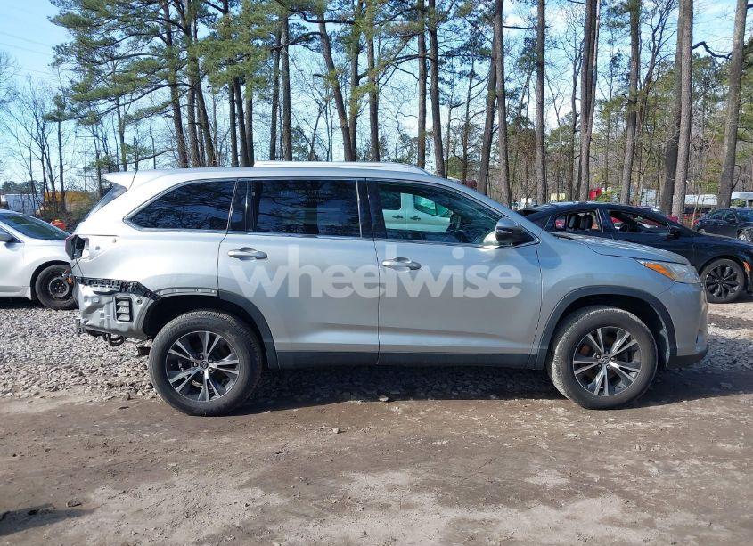 Photo 14 of 2019 Toyota Highlander LE (VIN 5TDZZRFH9KS305057)