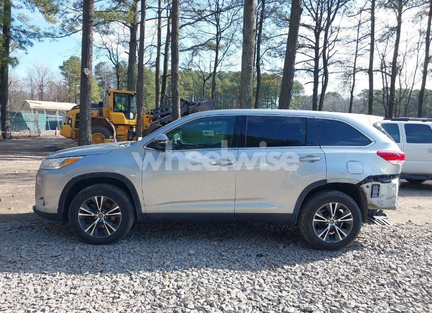 Photo 15 of 2019 Toyota Highlander LE (VIN 5TDZZRFH9KS305057)