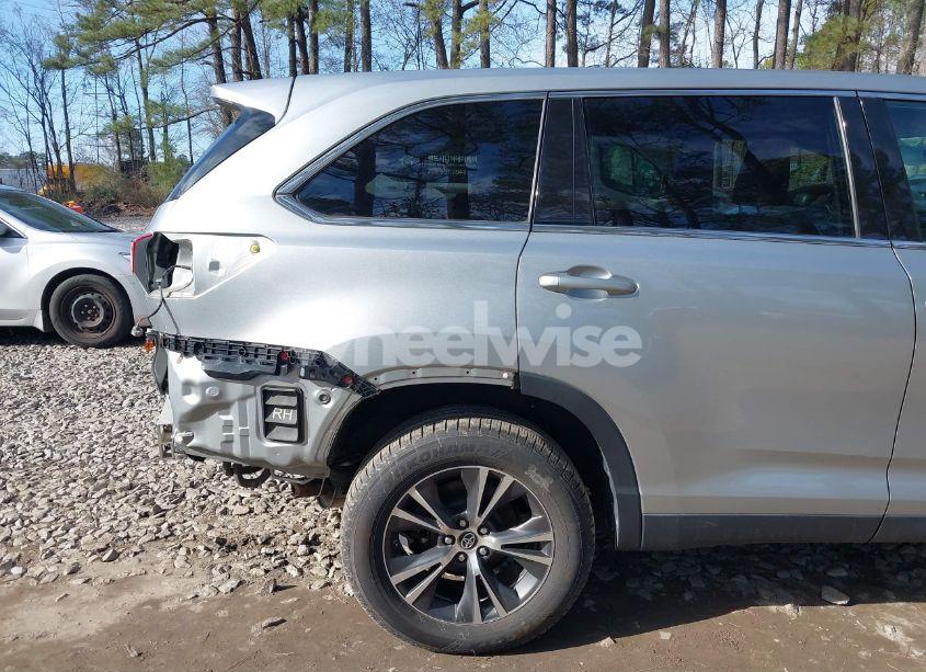 Photo 18 of 2019 Toyota Highlander LE (VIN 5TDZZRFH9KS305057)