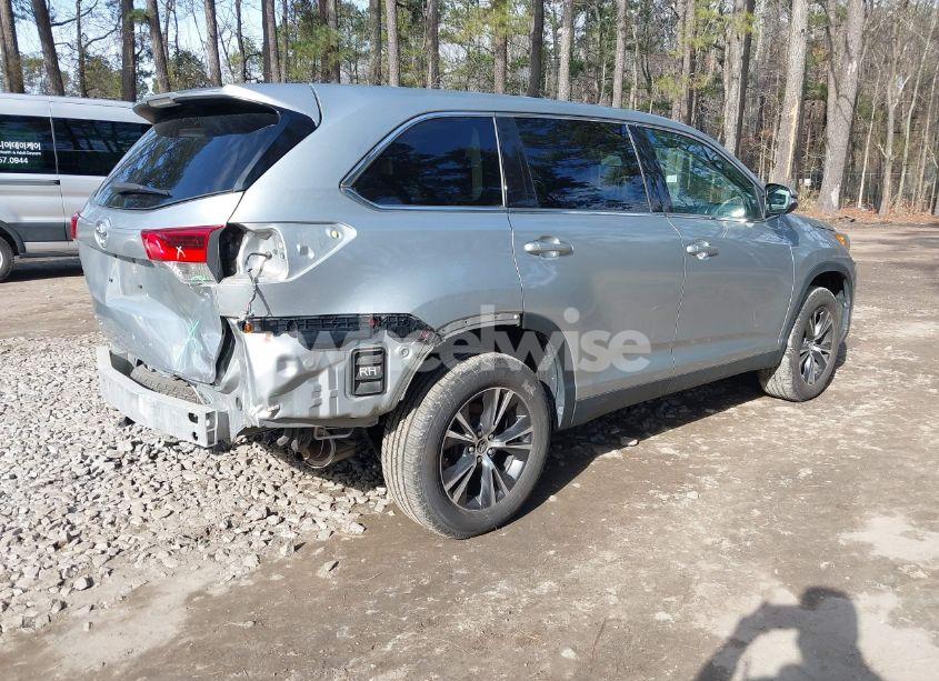 Photo 4 of 2019 Toyota Highlander LE (VIN 5TDZZRFH9KS305057)