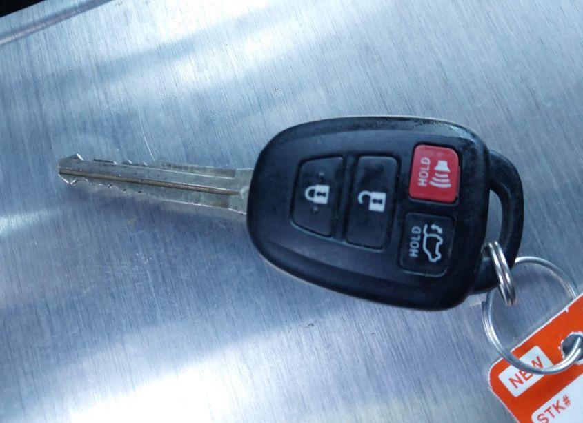 Photo 11 of 2019 Toyota Highlander LE PLUS (VIN 5TDZZRFH9KS342786)