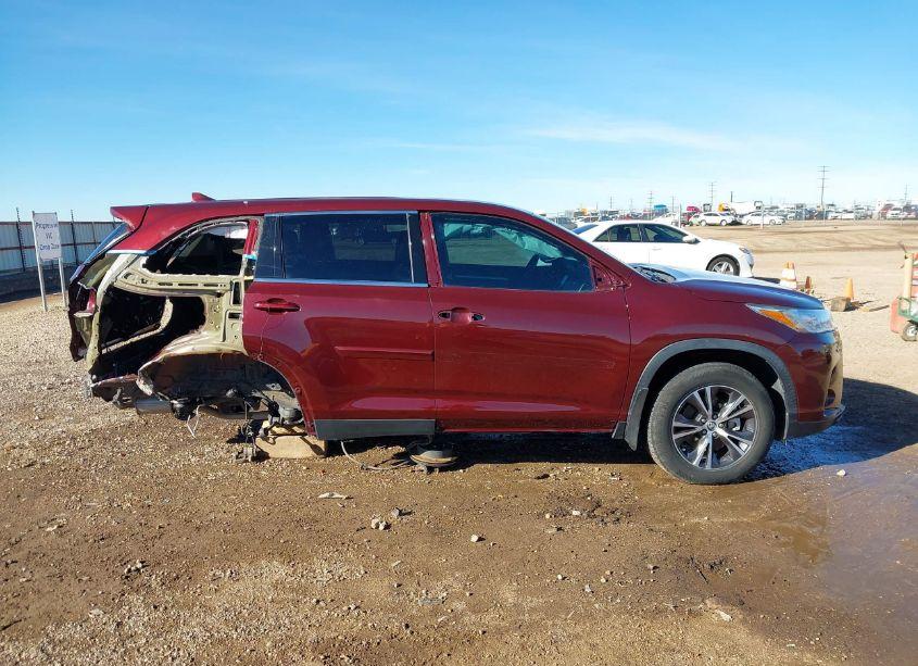 Photo 14 of 2019 Toyota Highlander LE PLUS (VIN 5TDZZRFH9KS342786)