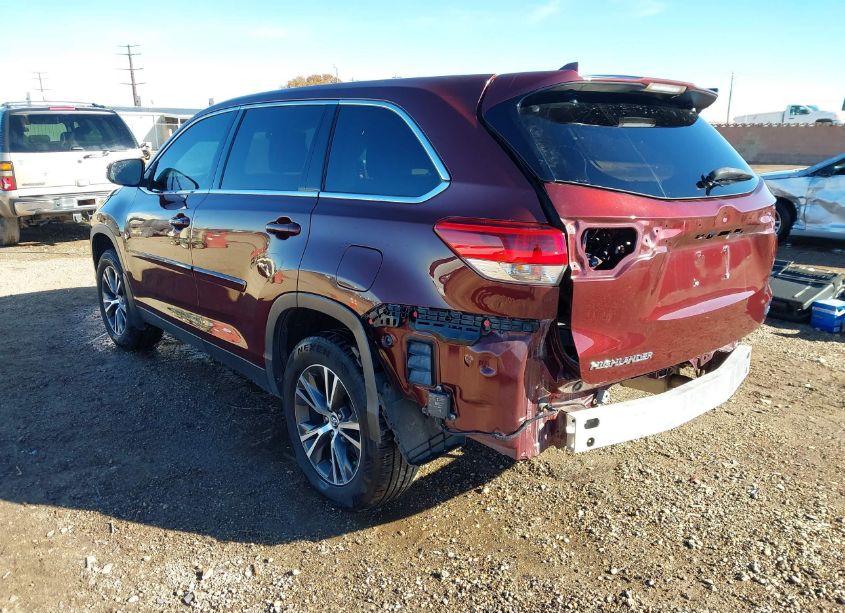 Photo 3 of 2019 Toyota Highlander LE PLUS (VIN 5TDZZRFH9KS342786)