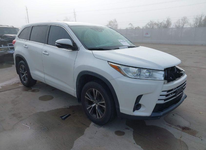 2017 Toyota Highlander LE (VIN 5TDZZRFHXHS207454) main photo