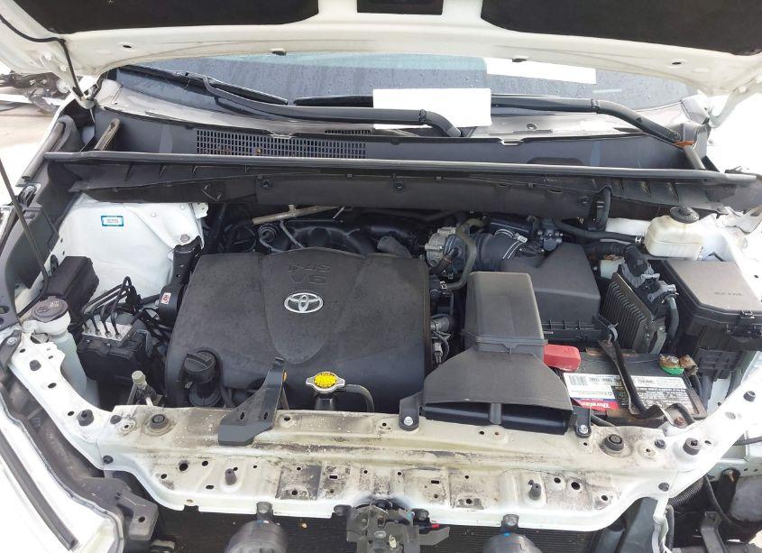 Photo 10 of 2017 Toyota Highlander LE (VIN 5TDZZRFHXHS207454)