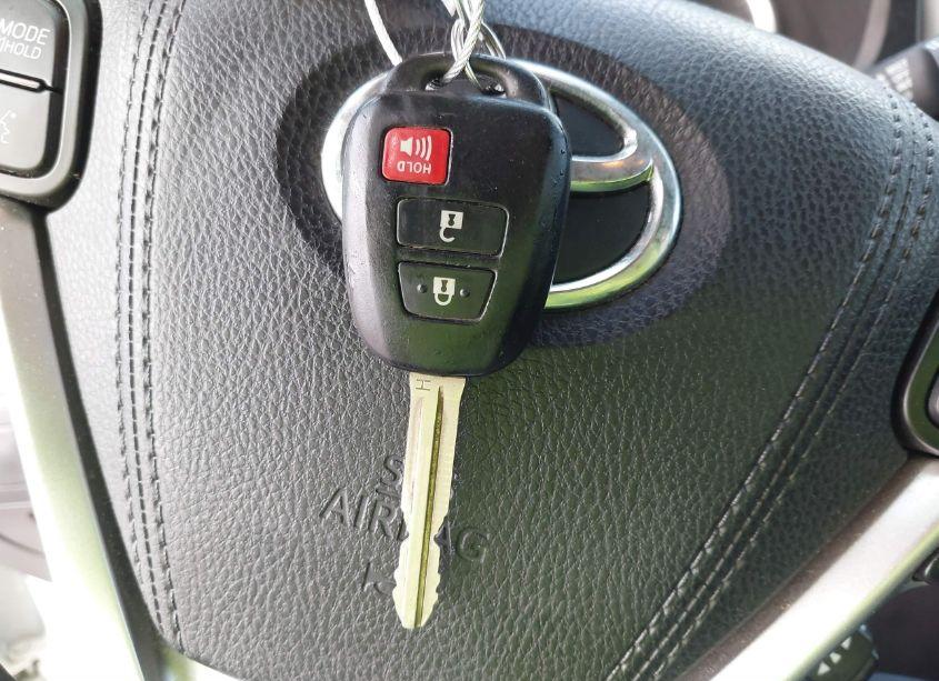 Photo 11 of 2017 Toyota Highlander LE (VIN 5TDZZRFHXHS207454)