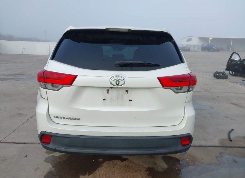 Photo 16 of 2017 Toyota Highlander LE (VIN 5TDZZRFHXHS207454)