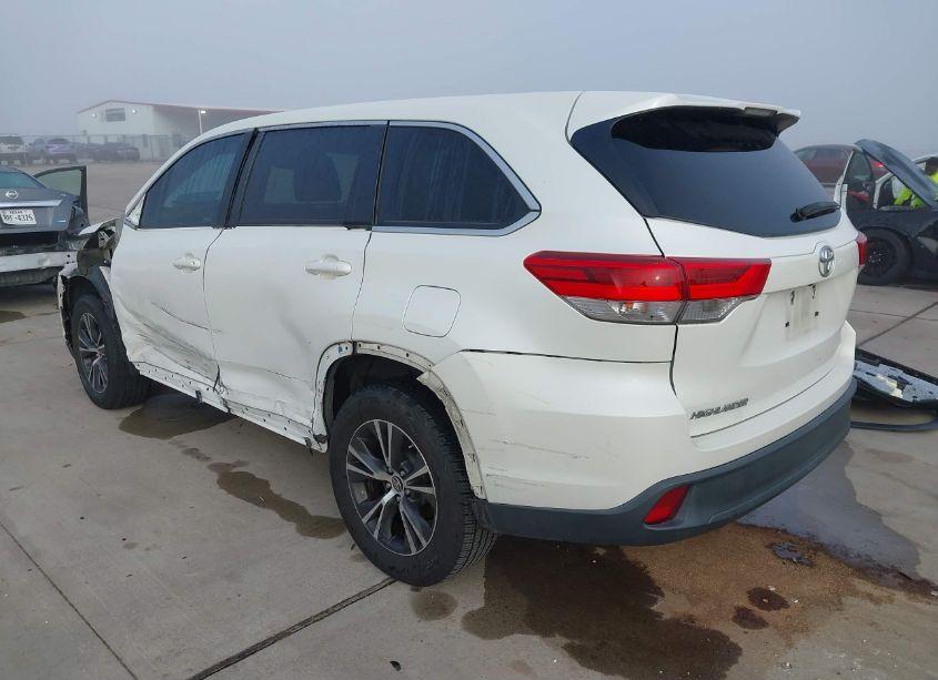 Photo 3 of 2017 Toyota Highlander LE (VIN 5TDZZRFHXHS207454)