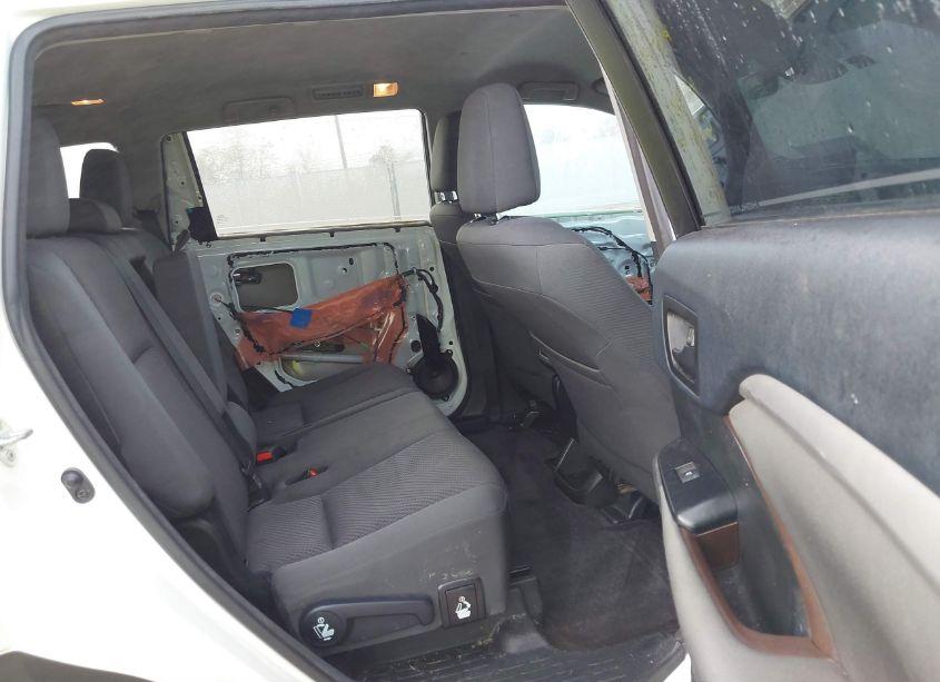 Photo 8 of 2017 Toyota Highlander LE (VIN 5TDZZRFHXHS207454)