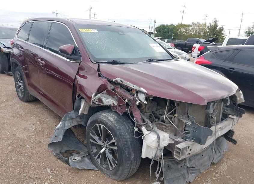 2018 Toyota Highlander LE PLUS (VIN 5TDZZRFHXJS251623) main photo