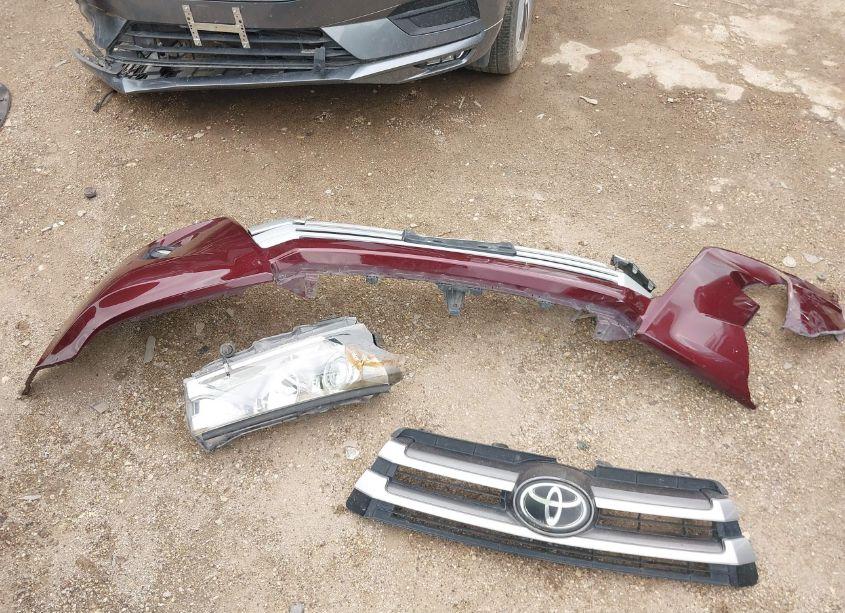 Photo 12 of 2018 Toyota Highlander LE PLUS (VIN 5TDZZRFHXJS251623)