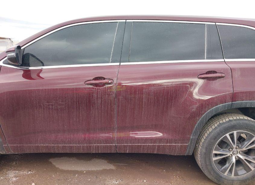 Photo 15 of 2018 Toyota Highlander LE PLUS (VIN 5TDZZRFHXJS251623)