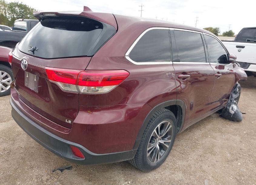 Photo 4 of 2018 Toyota Highlander LE PLUS (VIN 5TDZZRFHXJS251623)