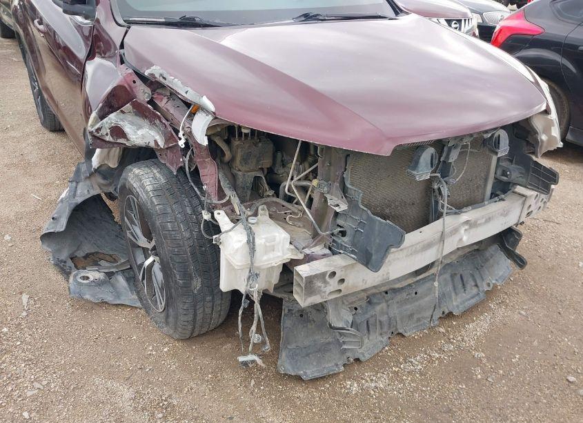 Photo 6 of 2018 Toyota Highlander LE PLUS (VIN 5TDZZRFHXJS251623)