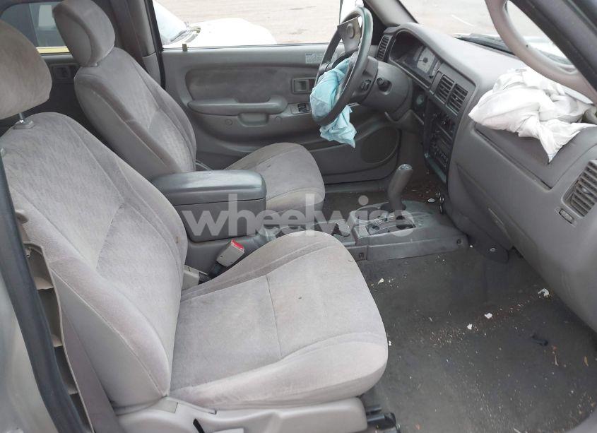 Photo 5 of 2002 Toyota Tacoma PRERUNNER V6 (VIN 5TEGN92N62Z109532)