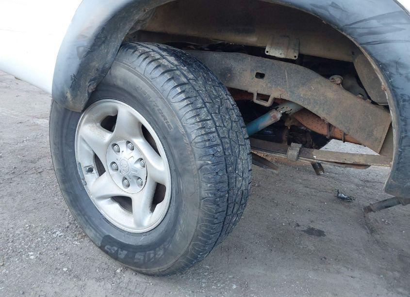 Photo 19 of 2004 Toyota Tacoma BASE V6 (VIN 5TEHN72N74Z306642)