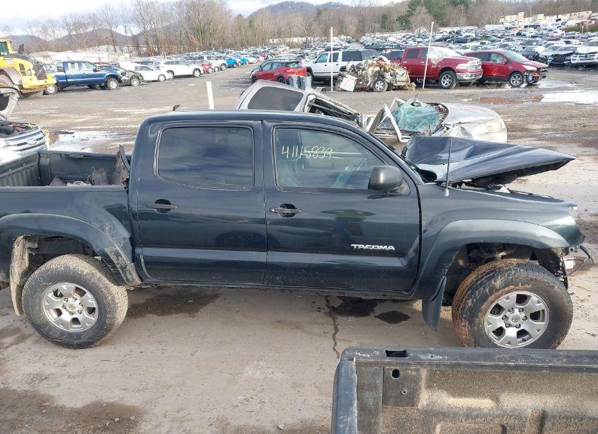 Photo 13 of 2006 Toyota Tacoma PRERUNNER V6 (VIN 5TEJU62N46Z202336)