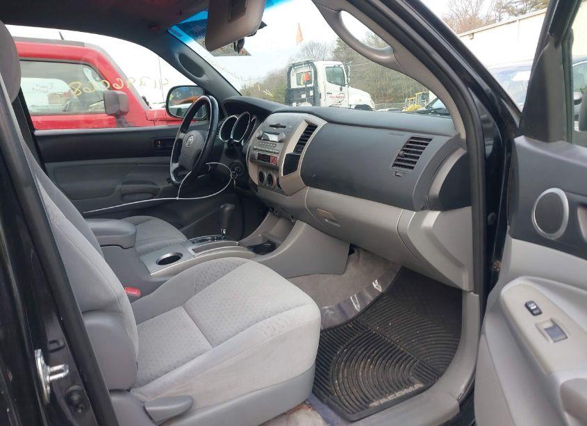 Photo 5 of 2005 Toyota Tacoma PRERUNNER V6 (VIN 5TEJU62N65Z110286)