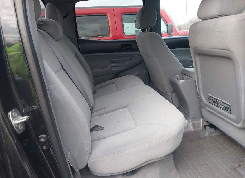 Photo 8 of 2005 Toyota Tacoma PRERUNNER V6 (VIN 5TEJU62N65Z110286)