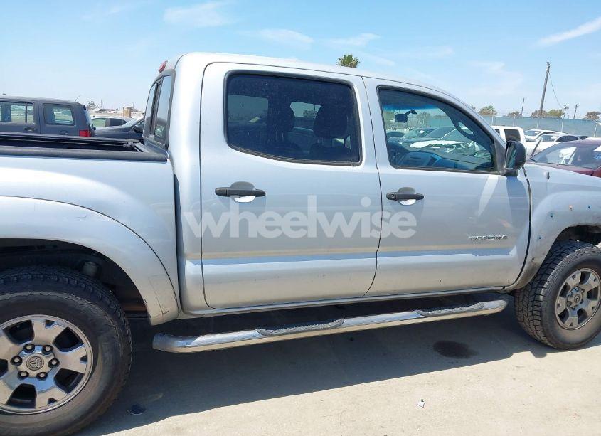 Photo 14 of 2005 Toyota Tacoma PRERUNNER V6 (VIN 5TEJU62N95Z128815)
