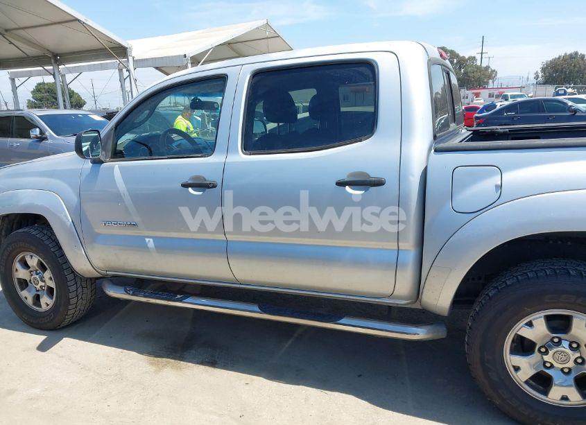 Photo 15 of 2005 Toyota Tacoma PRERUNNER V6 (VIN 5TEJU62N95Z128815)