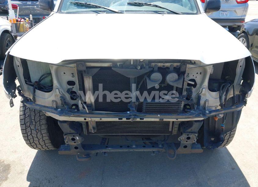 Photo 6 of 2005 Toyota Tacoma PRERUNNER V6 (VIN 5TEJU62N95Z128815)