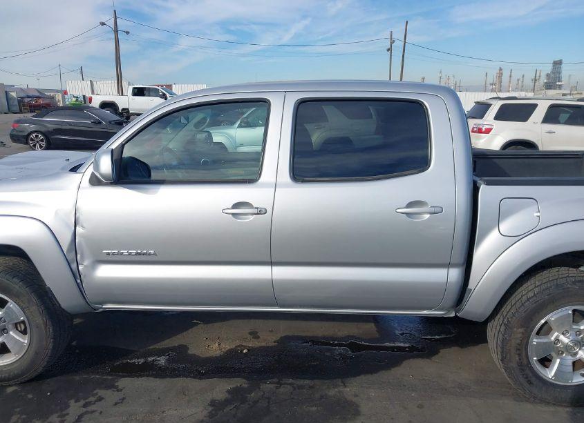 Photo 14 of 2006 Toyota Tacoma PRERUNNER V6 (VIN 5TEJU62N96Z300634)