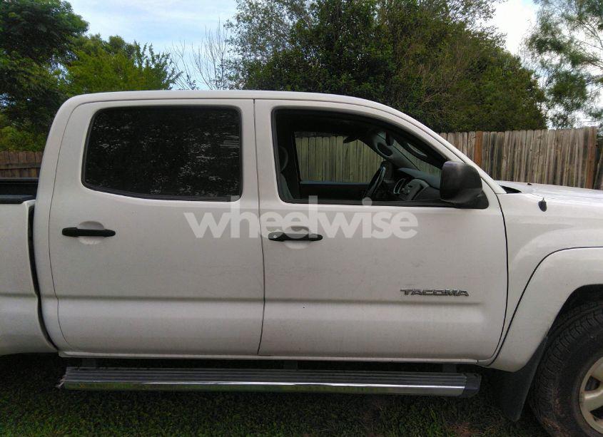 Photo 13 of 2005 Toyota Tacoma DBL CAB PRERUNNER LNG BED (VIN 5TEKU72N05Z062827)
