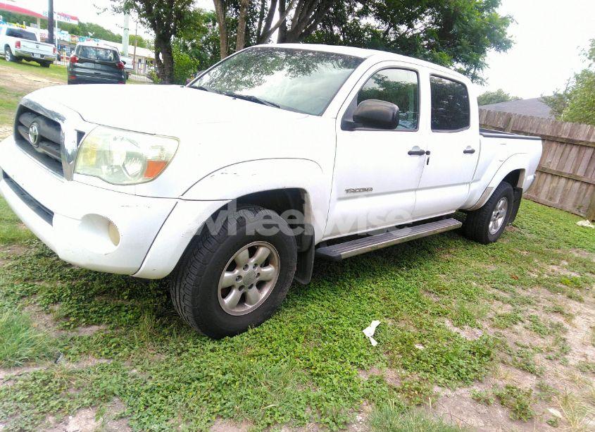 Photo 2 of 2005 Toyota Tacoma DBL CAB PRERUNNER LNG BED (VIN 5TEKU72N05Z062827)