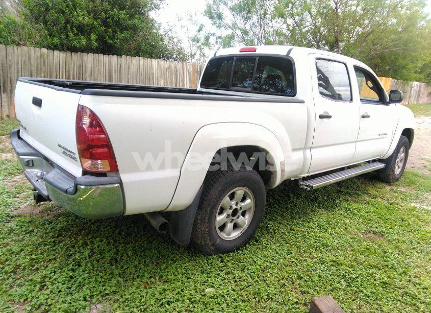 Photo 4 of 2005 Toyota Tacoma DBL CAB PRERUNNER LNG BED (VIN 5TEKU72N05Z062827)