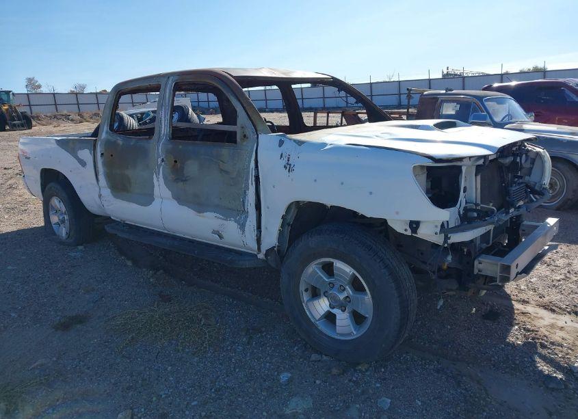 2005 Toyota Tacoma DBL CAB PRERUNNER LNG BED (VIN 5TEKU72N15Z129533) main photo