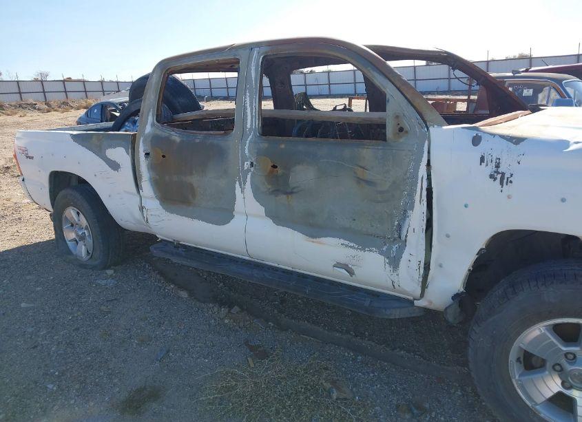 Photo 12 of 2005 Toyota Tacoma DBL CAB PRERUNNER LNG BED (VIN 5TEKU72N15Z129533)
