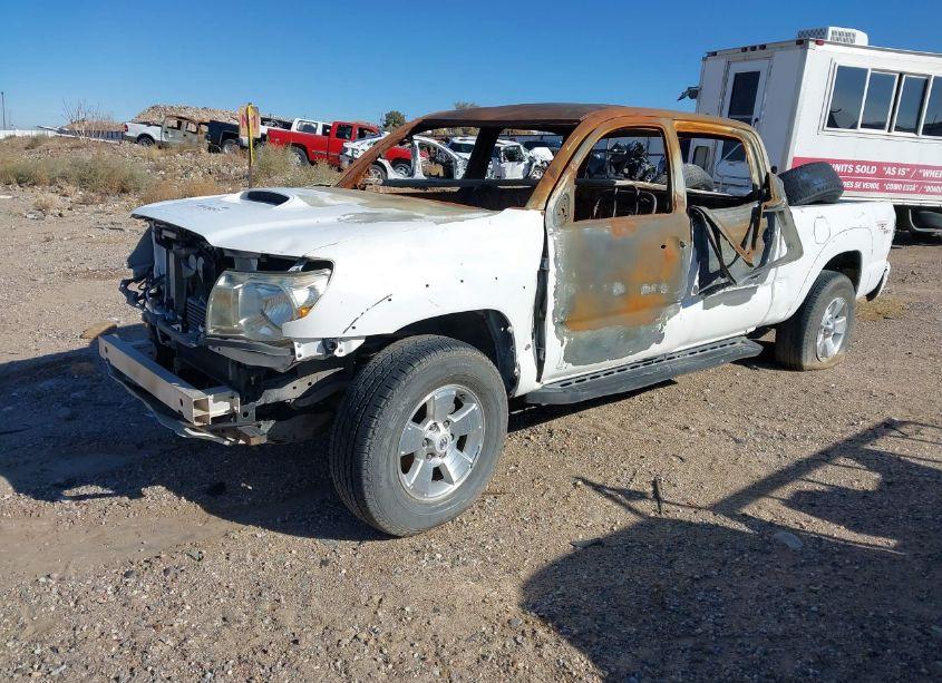 Photo 2 of 2005 Toyota Tacoma DBL CAB PRERUNNER LNG BED (VIN 5TEKU72N15Z129533)