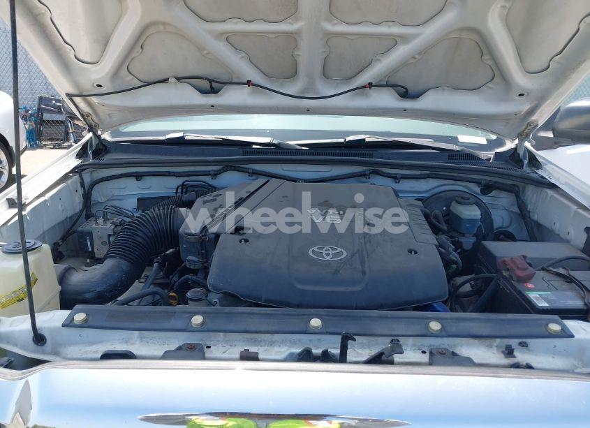 Photo 10 of 2005 Toyota Tacoma PRERUNNER V6 (VIN 5TEKU72N15Z137616)