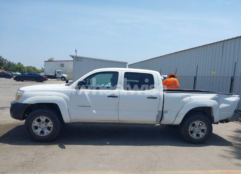 Photo 15 of 2005 Toyota Tacoma PRERUNNER V6 (VIN 5TEKU72N15Z137616)