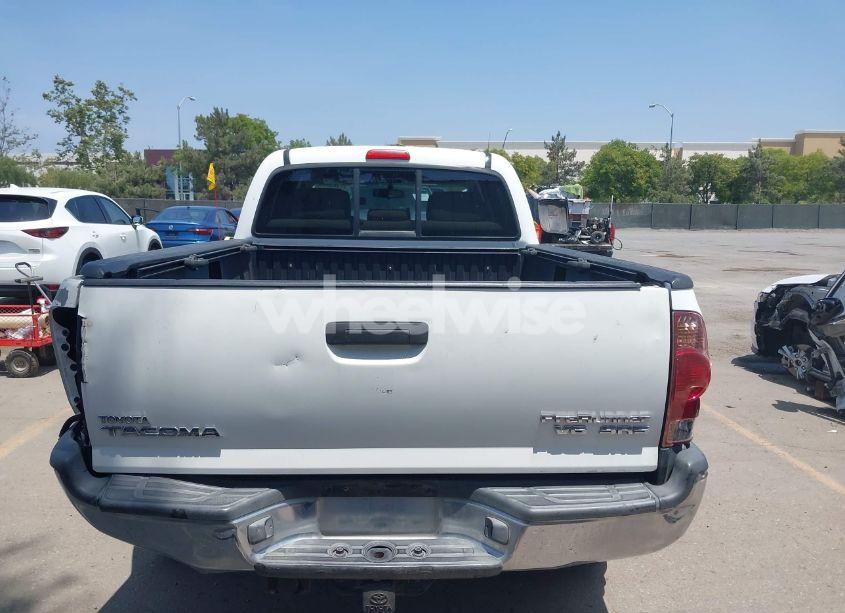 Photo 17 of 2005 Toyota Tacoma PRERUNNER V6 (VIN 5TEKU72N15Z137616)