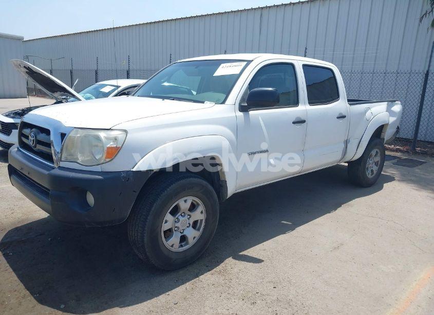 Photo 2 of 2005 Toyota Tacoma PRERUNNER V6 (VIN 5TEKU72N15Z137616)