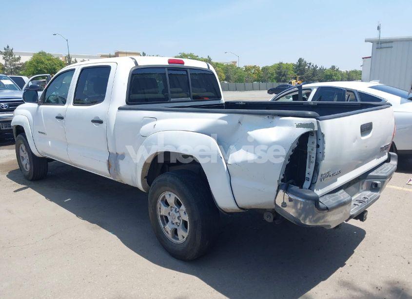 Photo 3 of 2005 Toyota Tacoma PRERUNNER V6 (VIN 5TEKU72N15Z137616)
