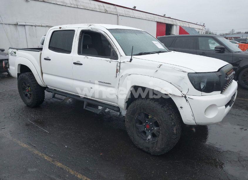 2005 Toyota Tacoma DOUBLE CAB (VIN 5TELU42N05Z063916) main photo