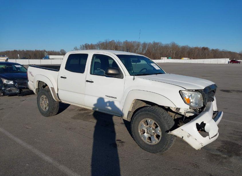 2006 Toyota Tacoma DOUBLE CAB (VIN 5TELU42N56Z212709) main photo